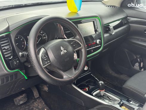 Mitsubishi Outlander 2019 серый - фото 11