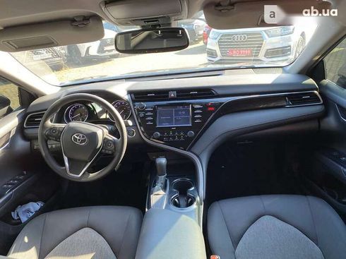 Toyota Camry 2020 - фото 9
