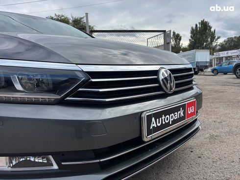 Volkswagen Passat 2017 серый - фото 10