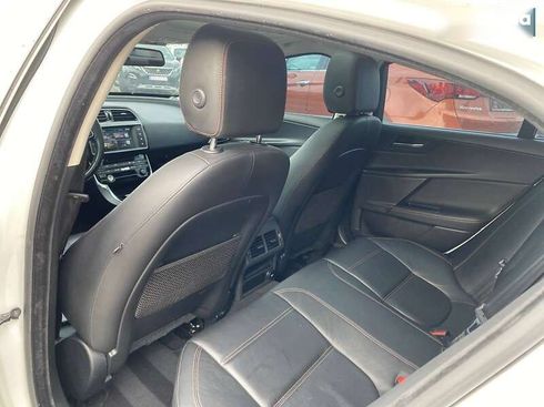Jaguar XE 2015 - фото 19