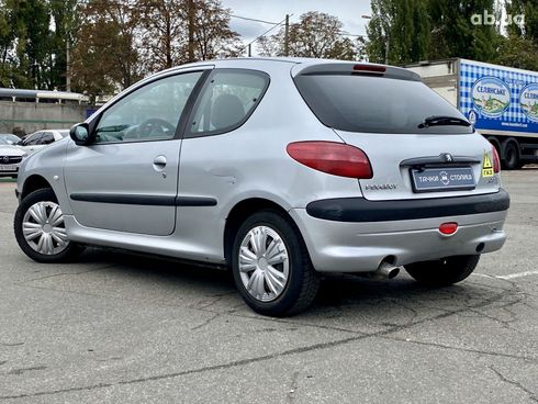 Peugeot 206 2002 серебристый - фото 7