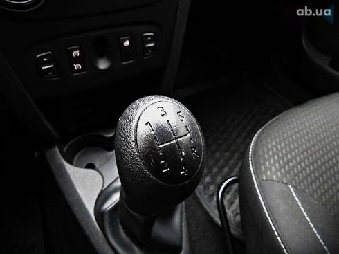 Renault Logan 2017 - фото 16