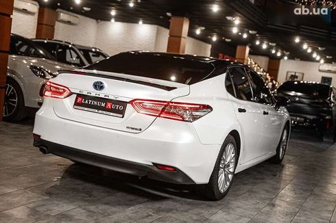 Toyota Camry 2020 - фото 14