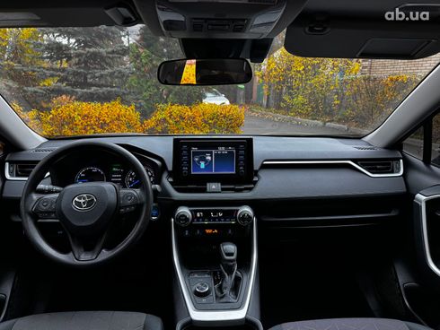 Toyota RAV4 2019 серый - фото 31