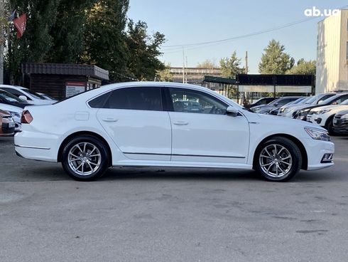 Volkswagen Passat 2017 белый - фото 4