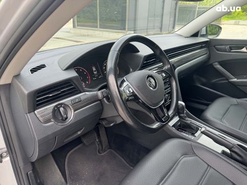 Volkswagen Passat 2019 серый - фото 19