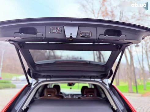 Volvo XC60 2019 - фото 17