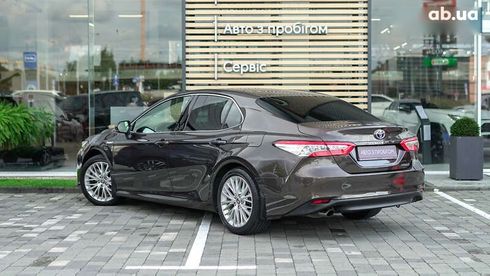 Toyota Camry 2020 - фото 2