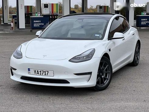 Tesla Model 3 2021 - фото 2