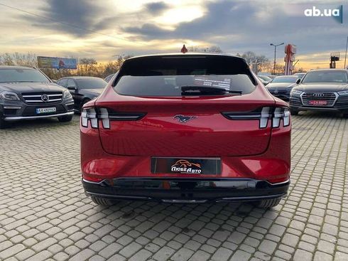 Ford Mustang Mach-E 2022 - фото 6