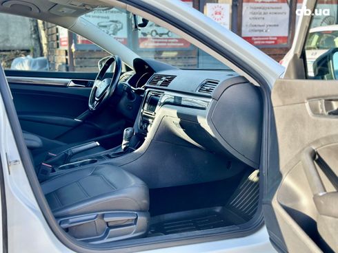 Volkswagen Passat 2018 белый - фото 18