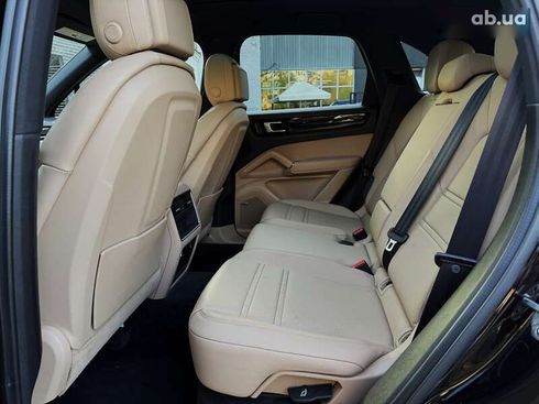 Porsche Cayenne 2021 - фото 28