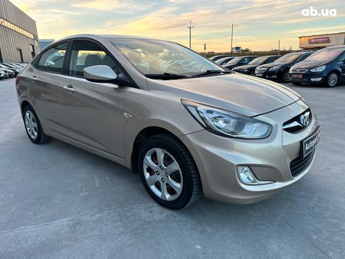 Hyundai Accent 2012 бежевый - фото 8