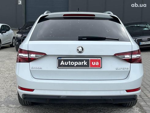 Skoda Superb 2018 белый - фото 8