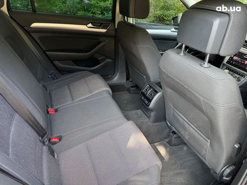 Volkswagen Passat 2019 серый - фото 26