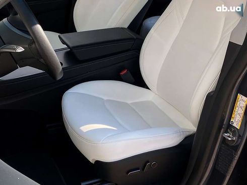 Tesla Model Y 2023 - фото 17