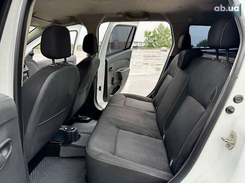 Renault Logan 2018 - фото 15