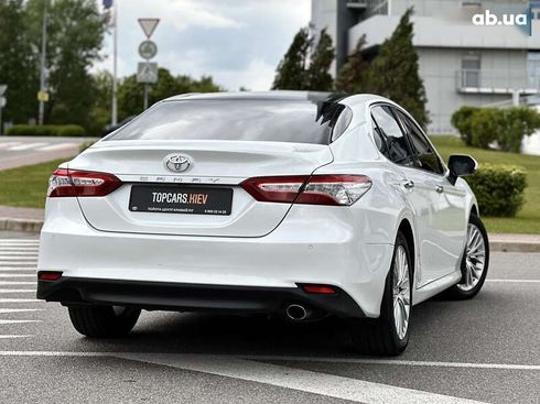 Toyota Camry 2018 - фото 13