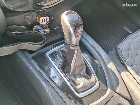 Nissan Rogue 2017 белый - фото 23