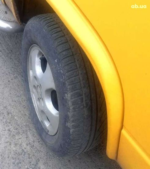 Volkswagen Transporter 1987 желтый - фото 6