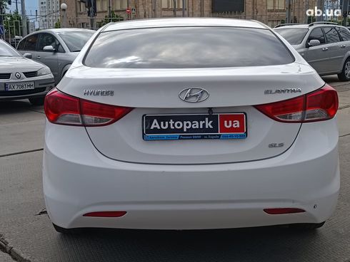Hyundai Elantra 2012 белый - фото 5