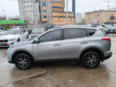 Toyota RAV4 2017 серый - фото 7