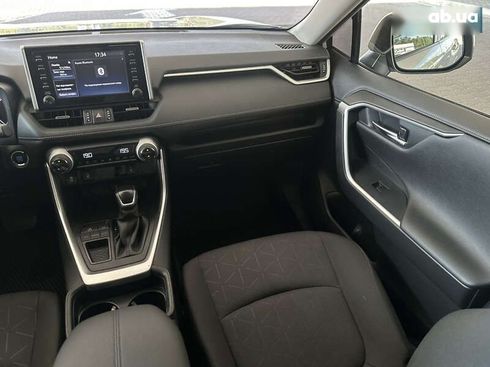 Toyota RAV4 2020 - фото 25