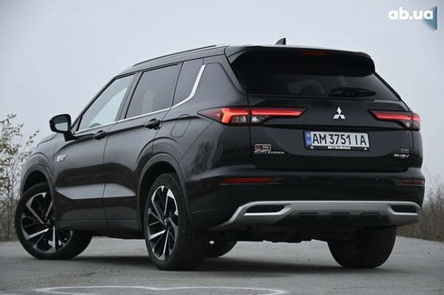 Mitsubishi Outlander 2023 - фото 13