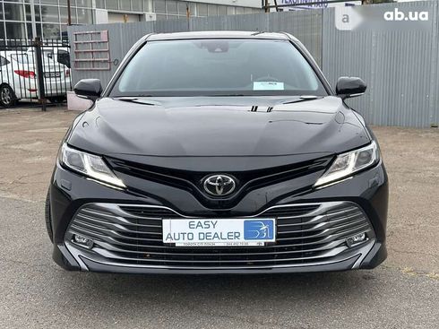 Toyota Camry 2017 - фото 2