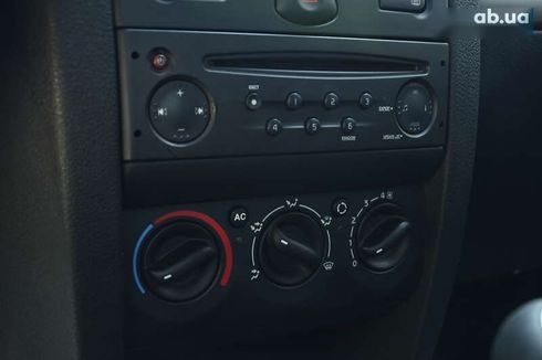 Renault Clio 2010 - фото 22