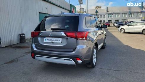 Mitsubishi Outlander 2021 - фото 16