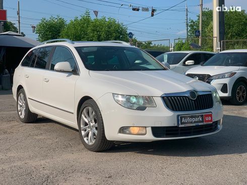 Skoda Superb 2011 белый - фото 3