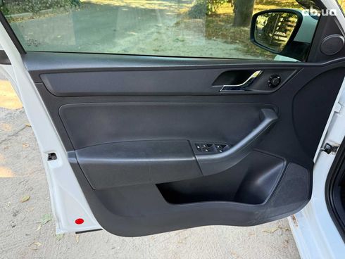 Skoda Rapid 2013 белый - фото 9