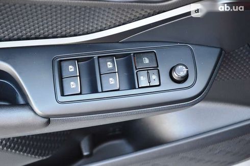 Toyota C-HR 2017 - фото 17
