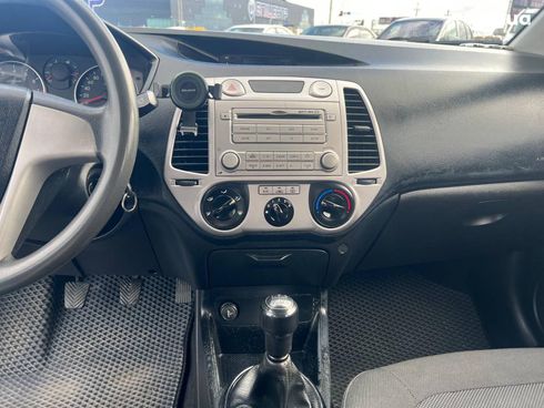 Hyundai i20 2011 серый - фото 23