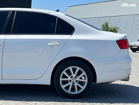 Volkswagen Jetta 2010 белый - фото 6