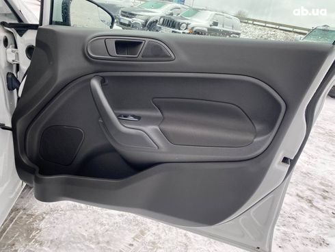 Ford Fiesta 2019 белый - фото 8
