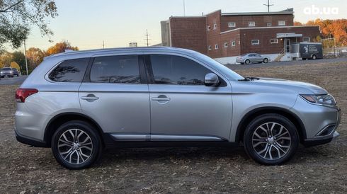 Mitsubishi Outlander 2018 серебристый - фото 8