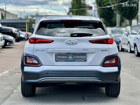 Hyundai Kona Electric 2021 белый - фото 4
