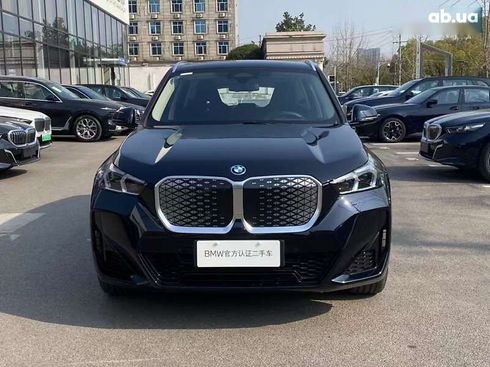 BMW iX1 2024 - фото 2