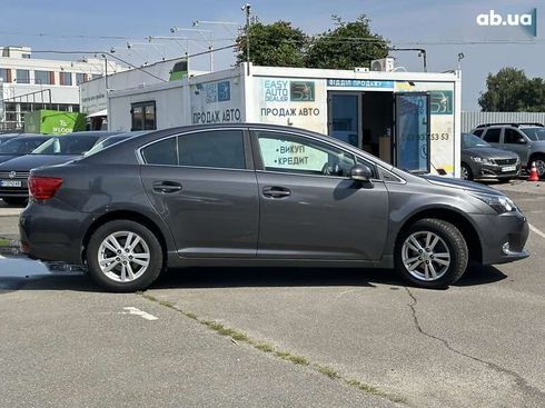 Toyota Avensis 2013 - фото 4