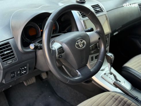 Toyota Corolla 2010 белый - фото 18