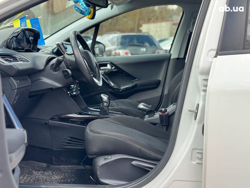 Peugeot 2008 2019 белый - фото 27