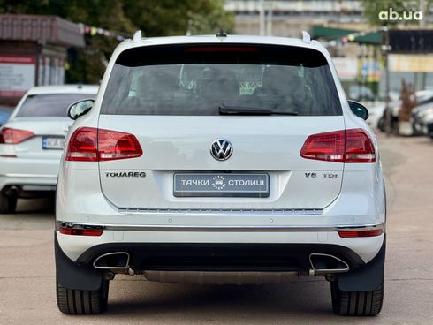Volkswagen Touareg 2016 белый - фото 4