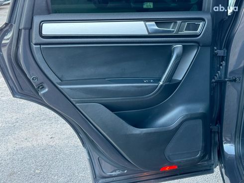 Volkswagen Touareg 2012 серый - фото 82