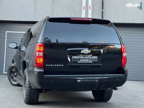 Chevrolet Suburban 2011 - фото 28