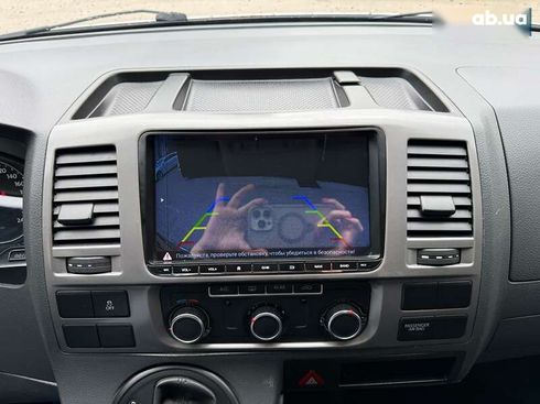 Volkswagen Multivan 2012 - фото 15