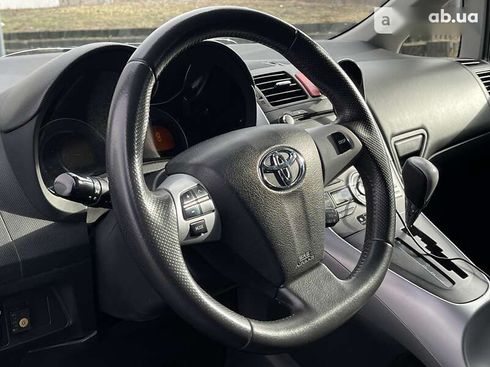 Toyota Auris 2010 - фото 12