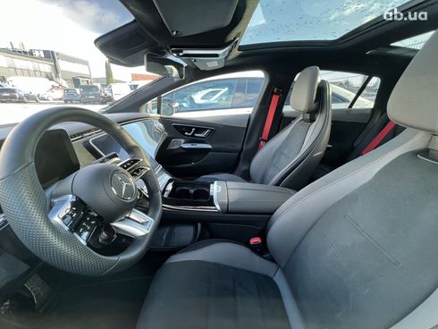 Mercedes-Benz AMG EQE 2023 - фото 31