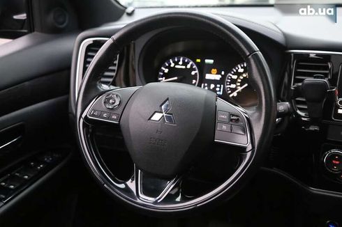 Mitsubishi Outlander 2018 - фото 15